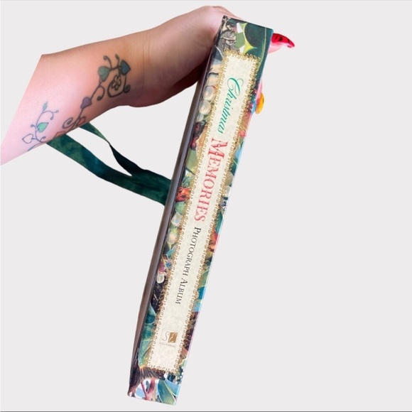 Christmas Memories Photograph Album (SC) - Picture 4 of 6